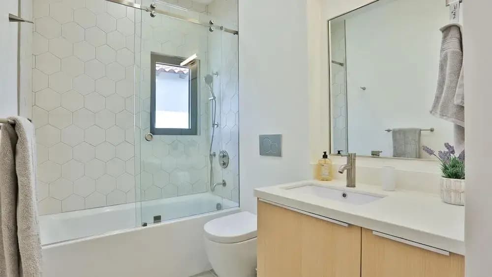 Spacious 5 Bedroom West Hollywood Home With Pool - photo 7