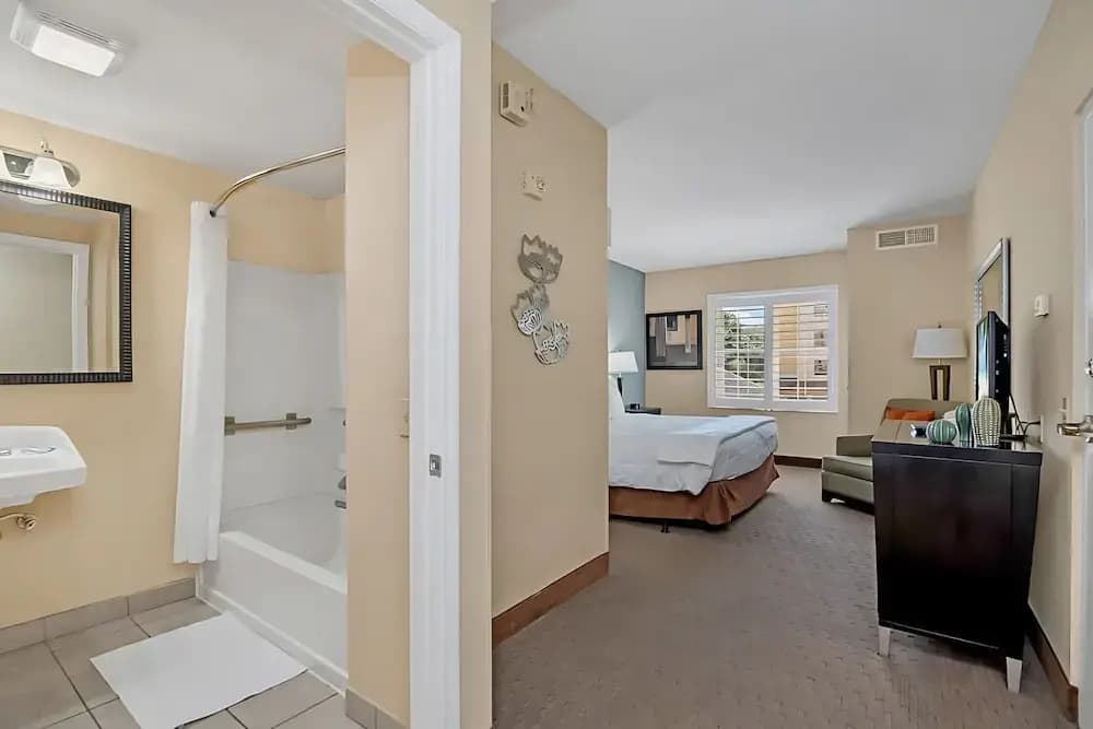 King Bedroom Suite w Outdoor Pool Hot Tub Arcade - photo 2