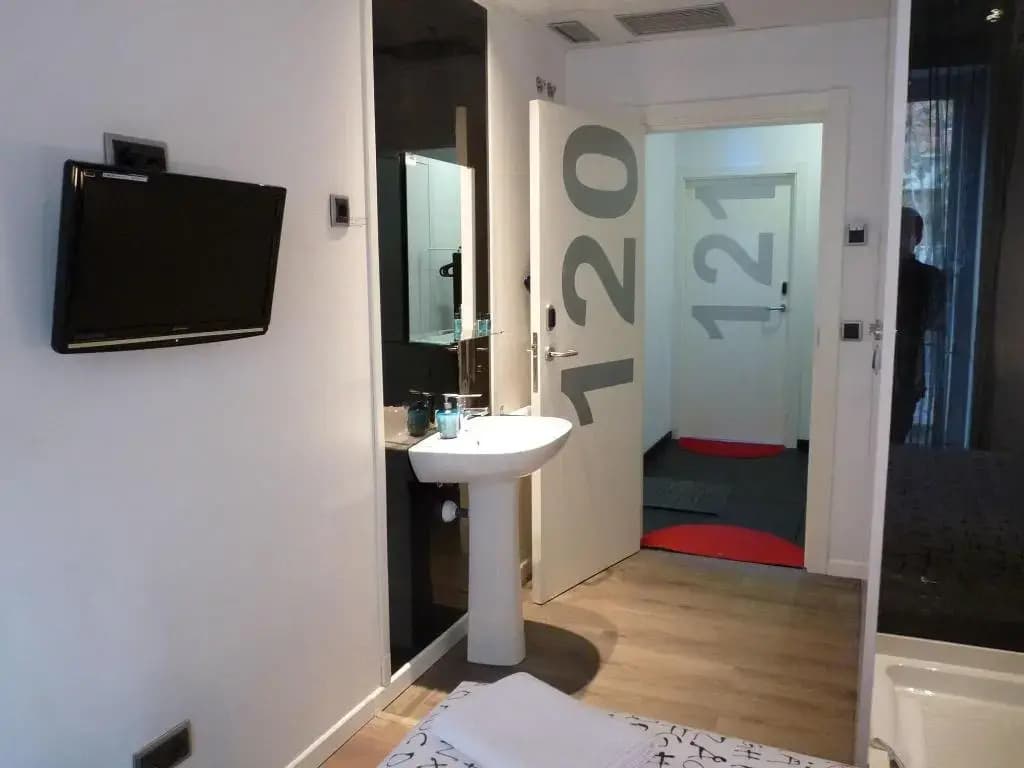 Hostal Mayerling Centro - photo 9
