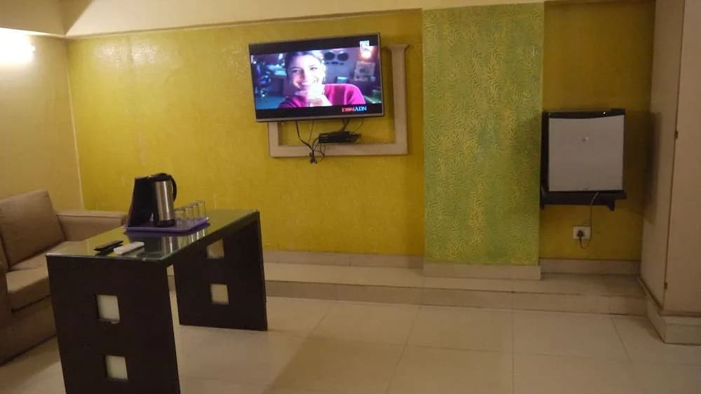 Hotel Trio Rooms - photo 8