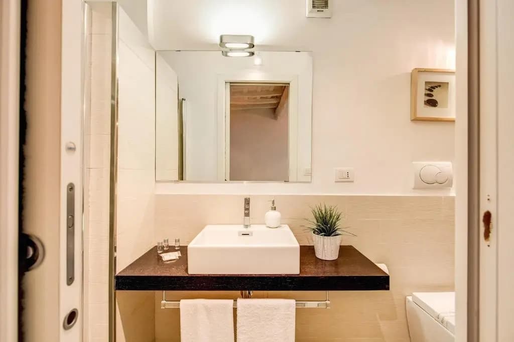 YH Jacuzzi Suite - photo 8