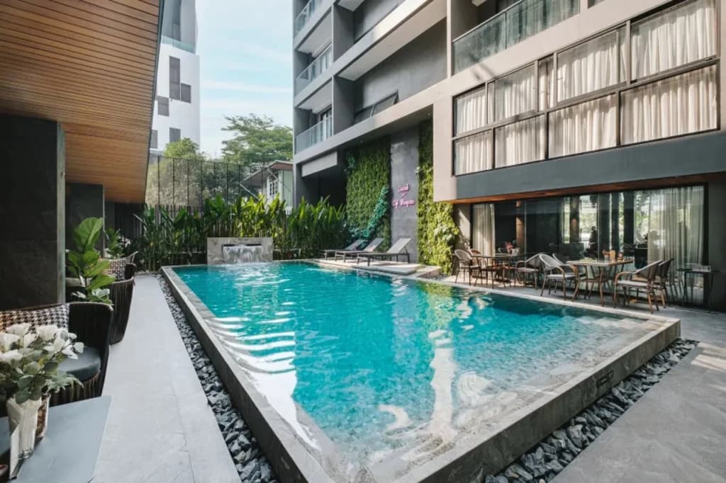 Cascade Hotel Bangkok - photo 9