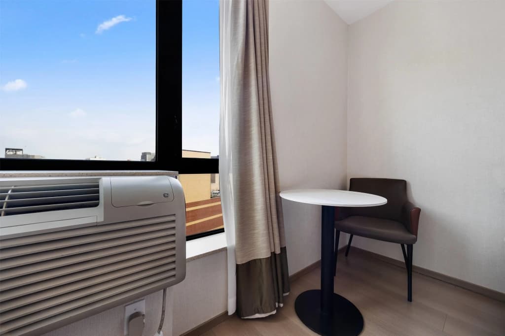 Ramada by Wyndham Flushing Queens - photo 4