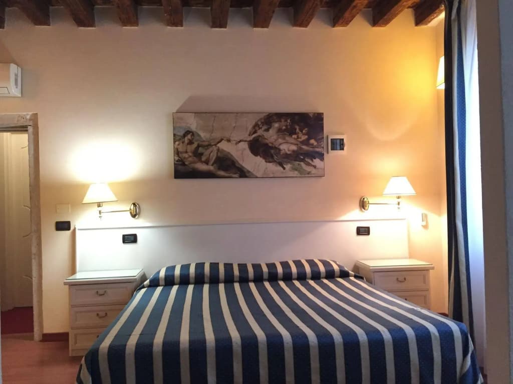 Venice Resorts Guest House - photo 3