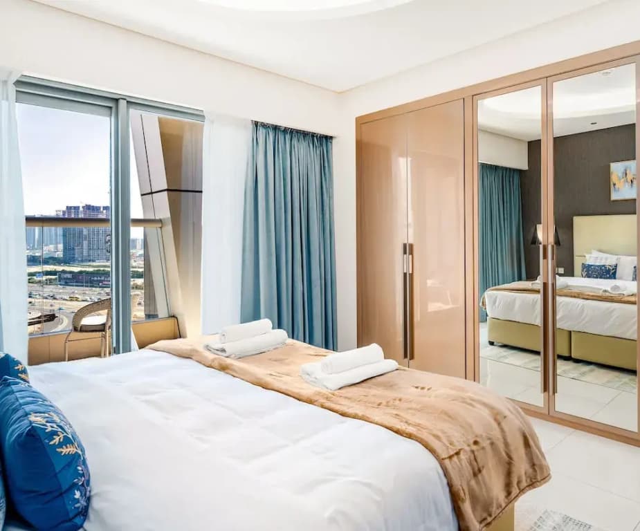 Glamorous 2BR in Damac Paramount Tower - photo 2