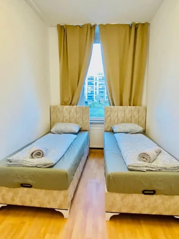 Rooms in Cozy 4BR Shared Apt Central - photo 16