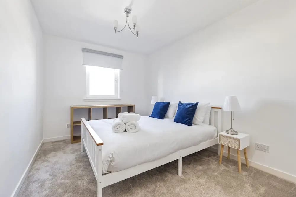 JOIVY Stunning 2-Bed Flat W/ Free Parking - photo 6