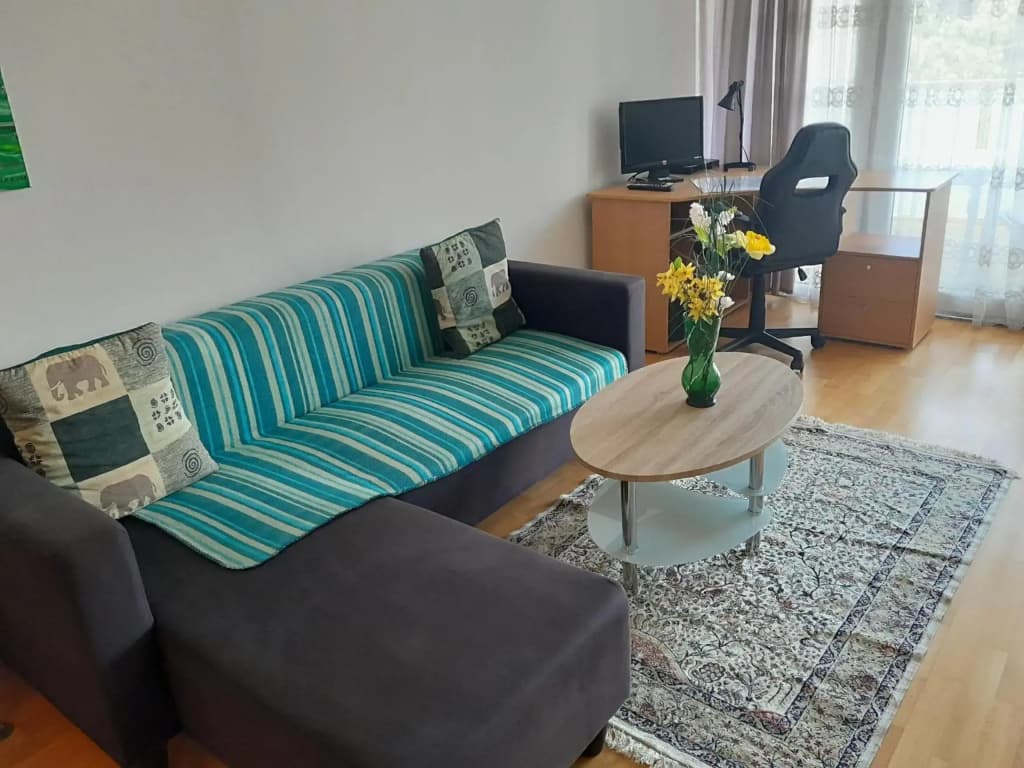Serviced Apartment with Sunny Balcony - photo 3