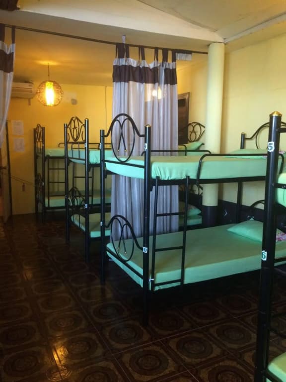 Supreeya Guesthouse - Hostel - photo 22