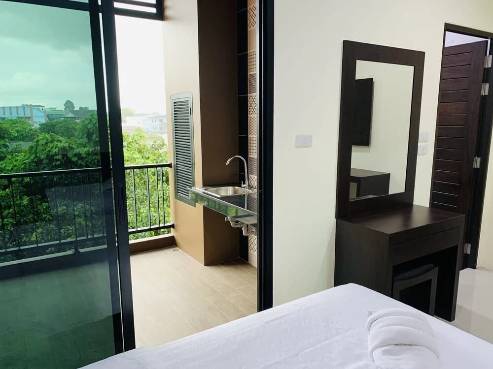 Thip Thip Hotel - photo 3