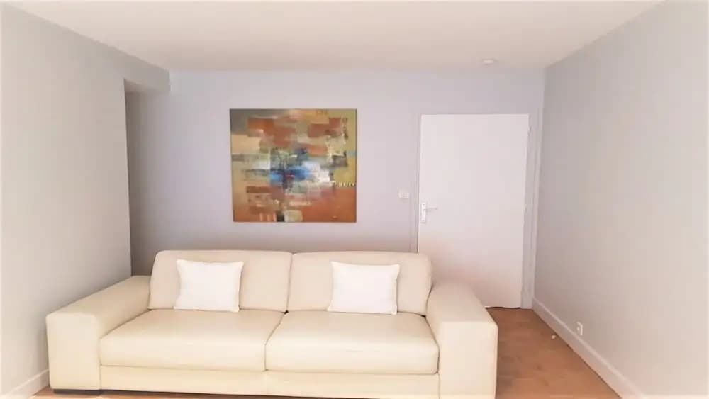 55 m2 with balcony in the 6th arrondiss. - photo 12