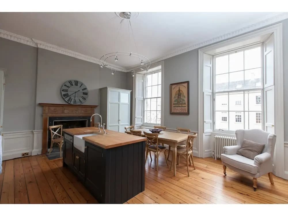 Central, Spacious 3BR Edinburgh Flat For 6 - photo 5