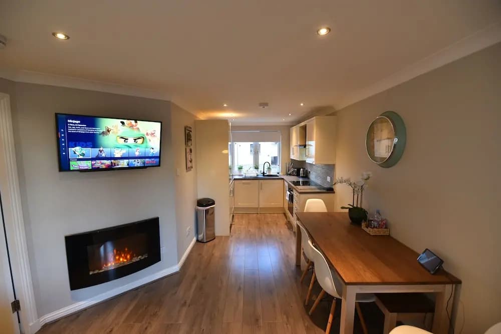 First St Johns Hill Apartment 3 - photo 4