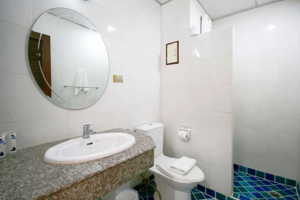 Patong Beach Side Hotel - photo 9