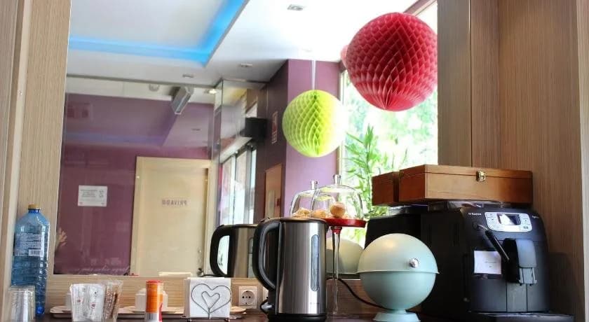 Hostal 4C Cuatro Caminos - photo 14