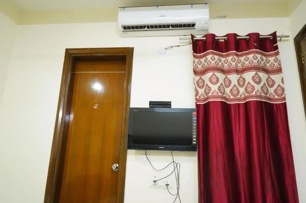 East Inn Hotel - photo 8