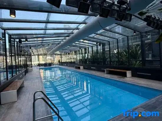 Melbourne Sky-High 2BR City Views & Free Parking - photo 13