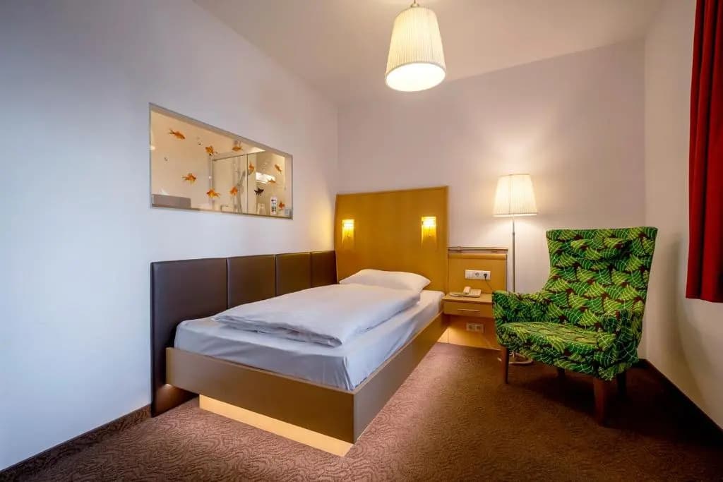 Strandhotel Alte Donau - photo 28