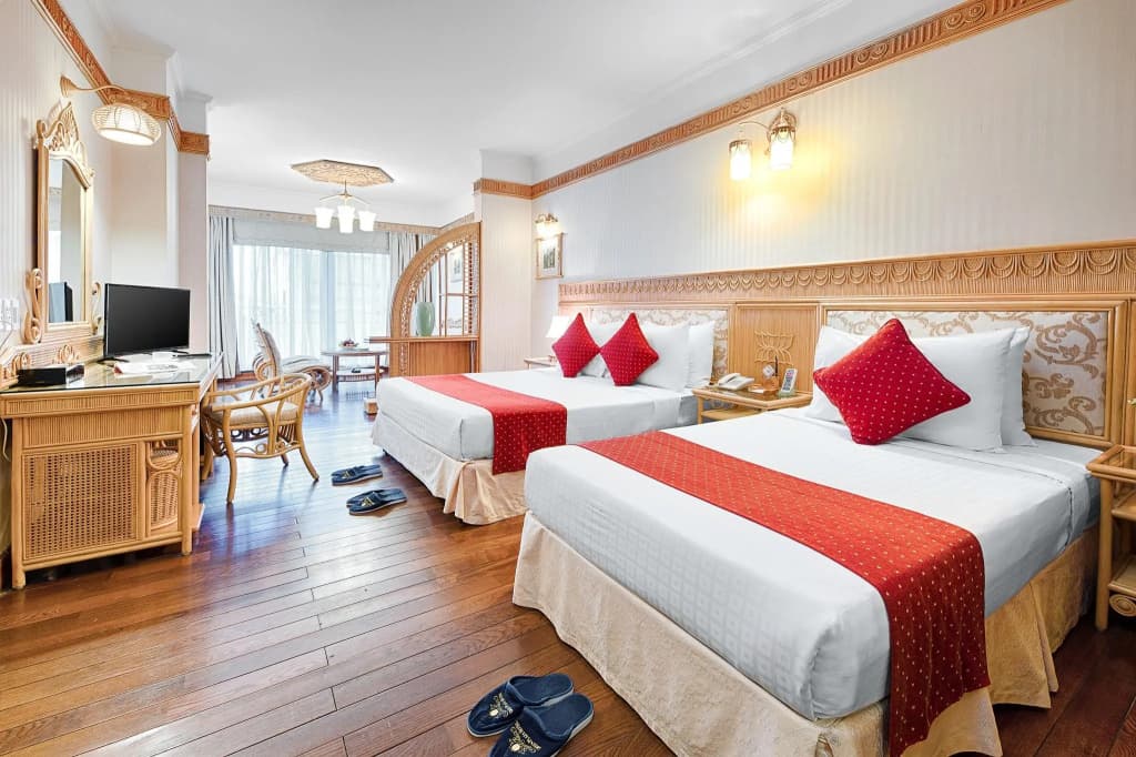 Green Plaza Hotel - photo 2