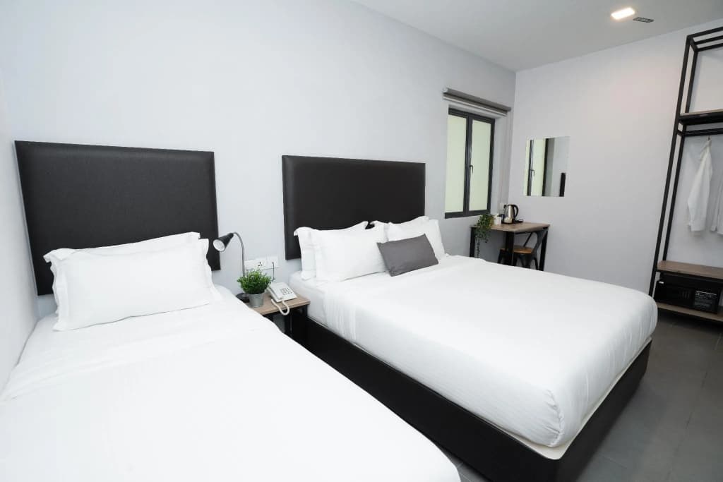 B Lot Hotel - photo 6
