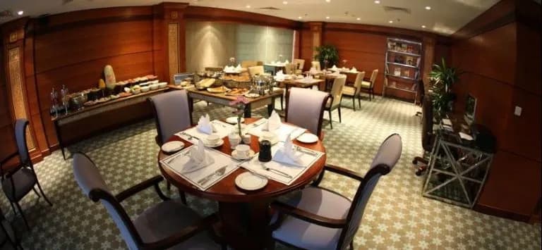 Wiseman Grand Hotel - photo 1