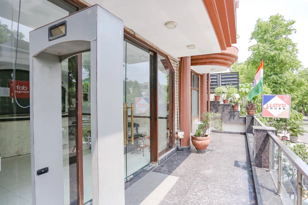 FabExpress Lloyd House - photo 27
