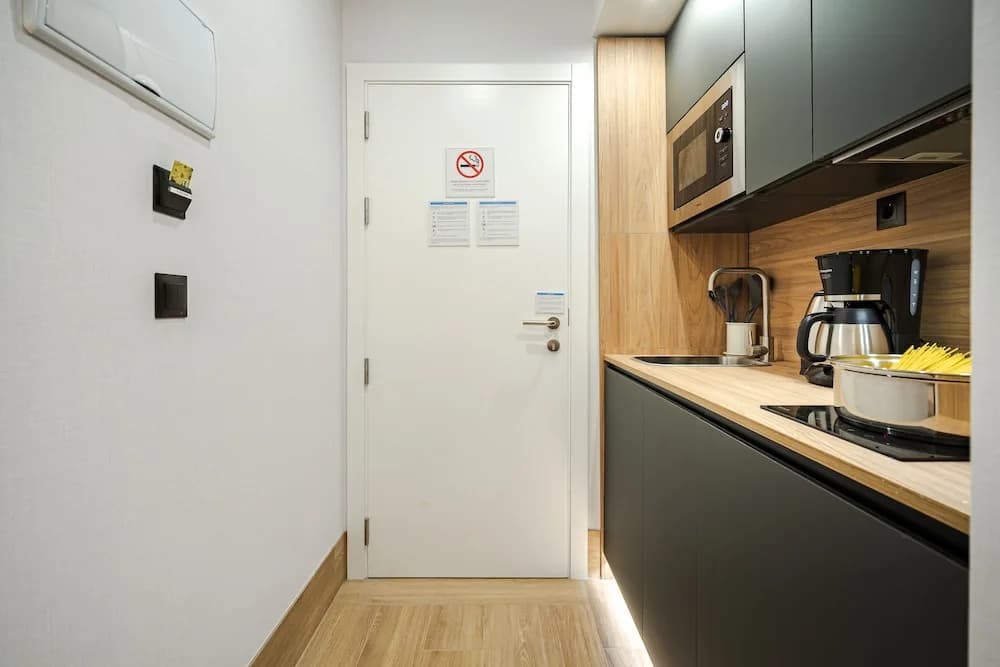 Feelathome Ventas Suites - photo 18