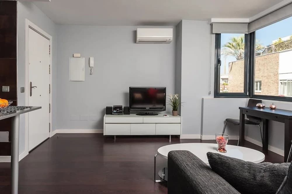 Roomspace Plaza Castilla Apartments - photo 3