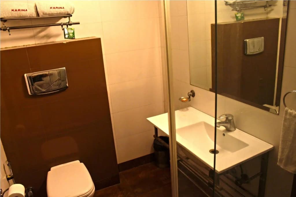 Hotel Jashn Inn near Apollo Hospital, Delhi - photo 9
