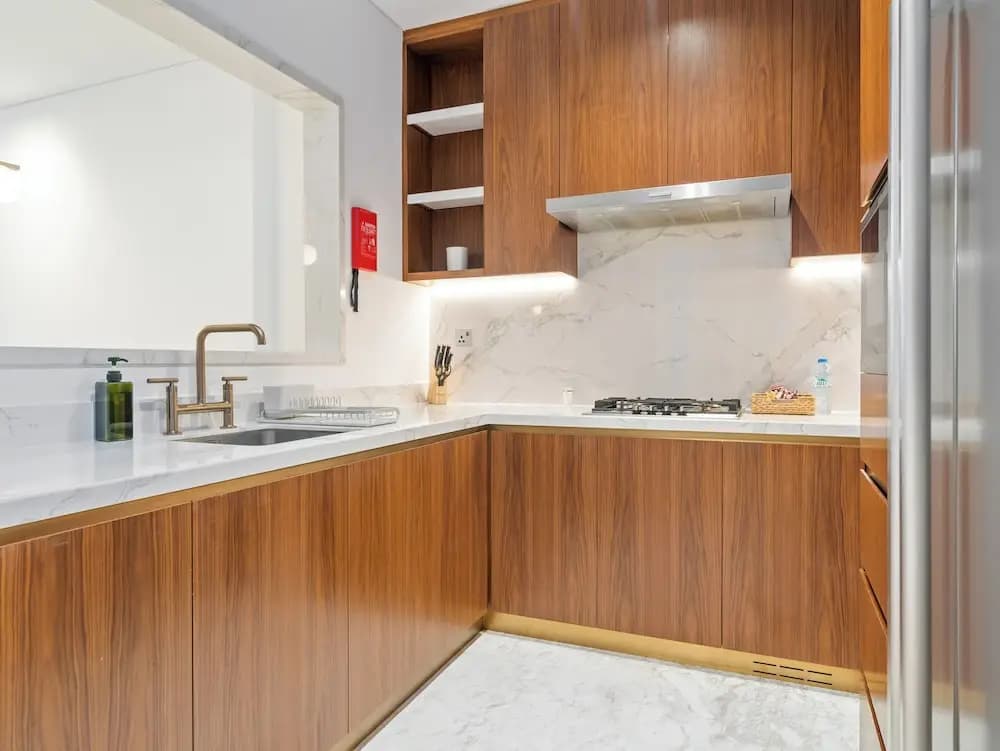 Elegant Apartment Amidst Vibrant Area with Balcony - photo 19