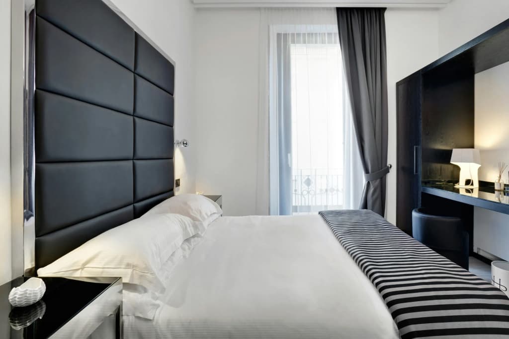 LHP Hotel Napoleon - photo 5