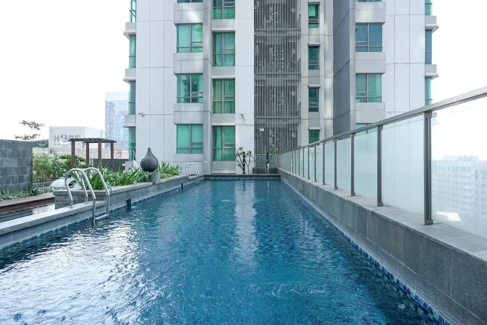 Homey with Private Lift 2BR Apartment at St. Moritz Puri near Mall - photo 3