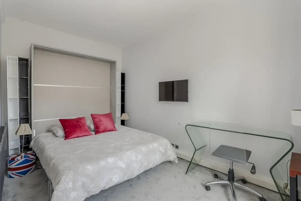 Luxury 4 Bed Residence - Next to Arc de Triomphe - photo 6