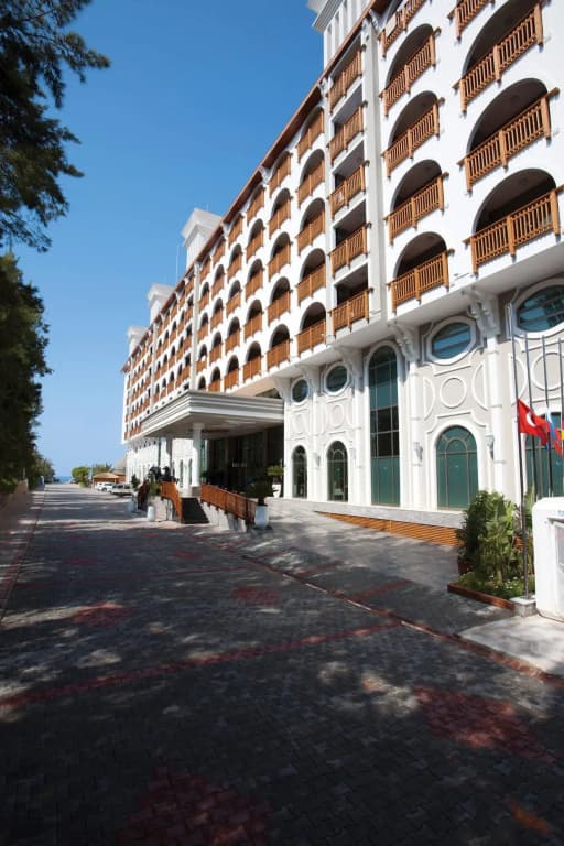 Quattro Beach Spa & Resort Hotel - photo 1