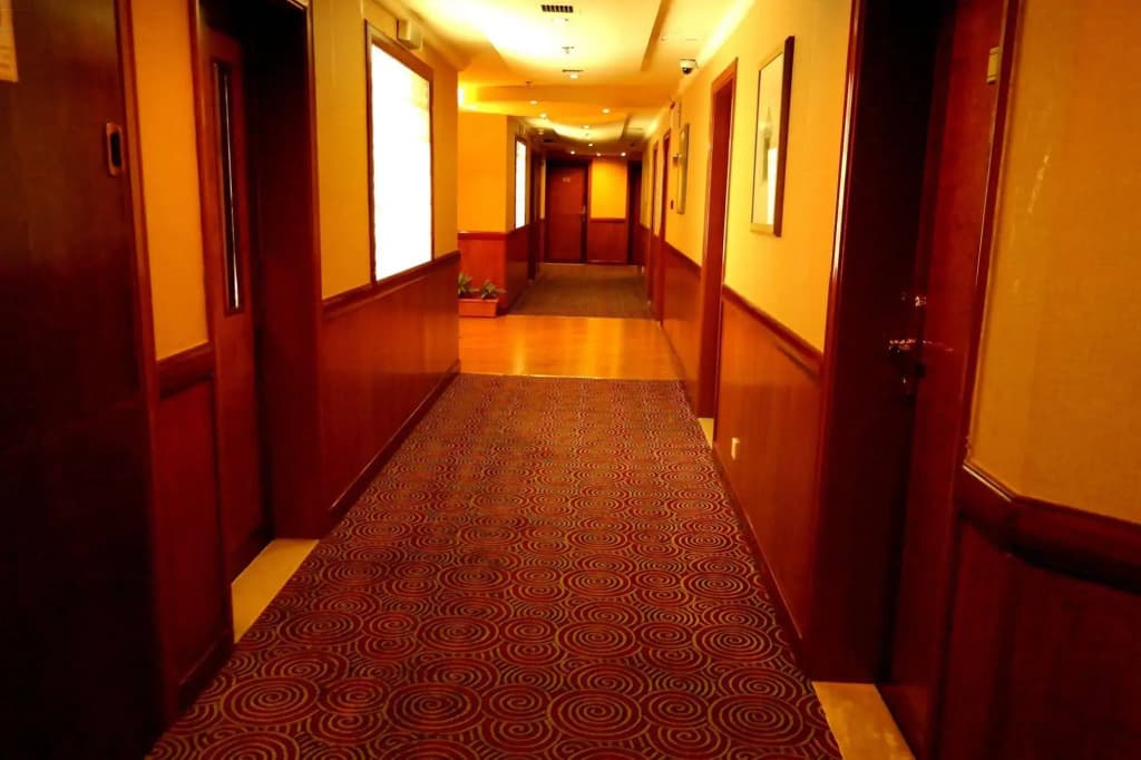 York International Hotel - photo 11