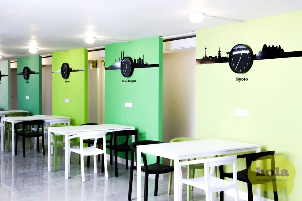 Hola Hostal Eixample - Hostel - photo 16