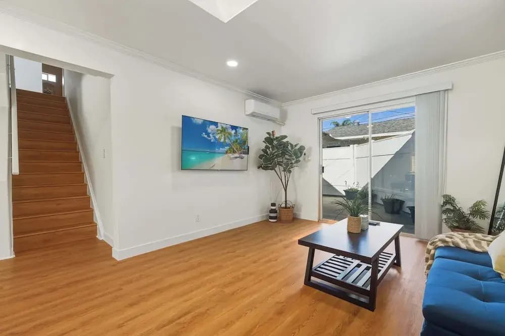 Spacious 4BR House Free Parking w Backyard BBQ - photo 9