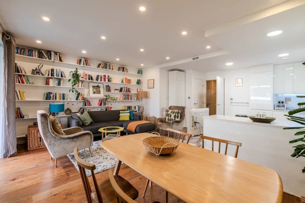 Beautiful Canal-side Flat in Hackney - photo 17