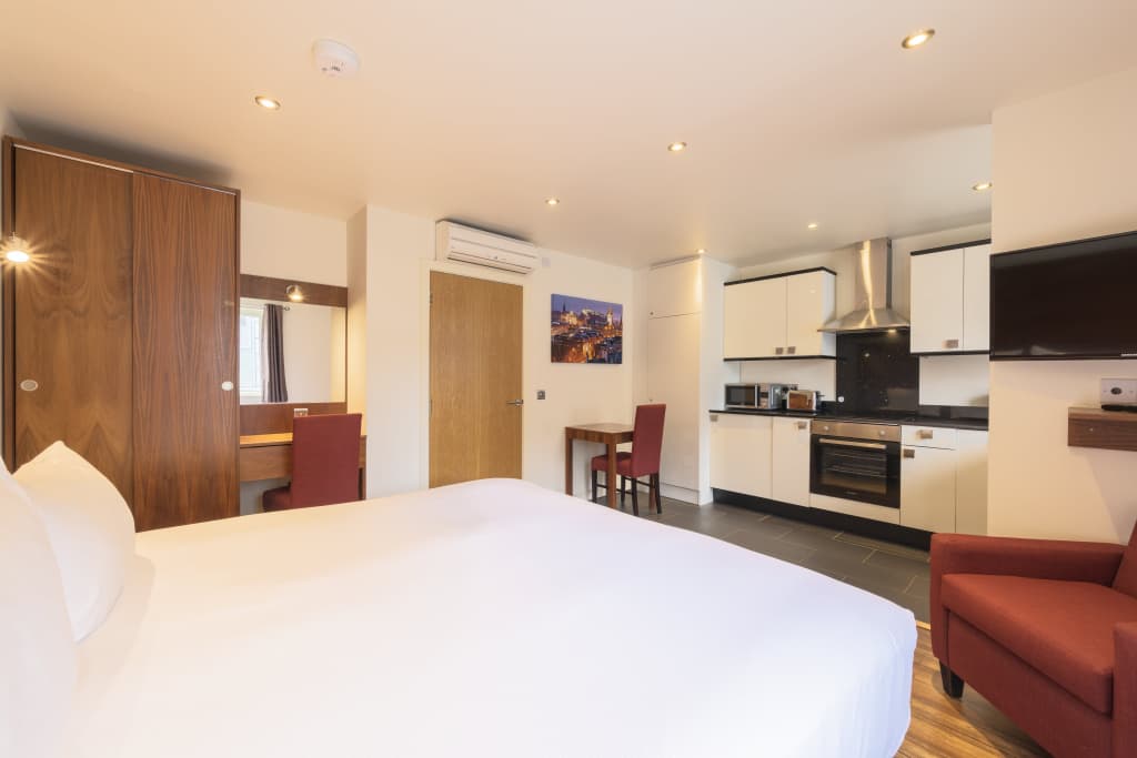 Holyrood Aparthotel - photo 5