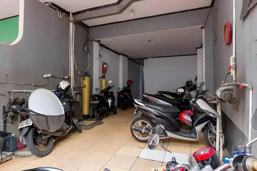 Reddoorz near Gajah Mada Plaza 2 - photo 12