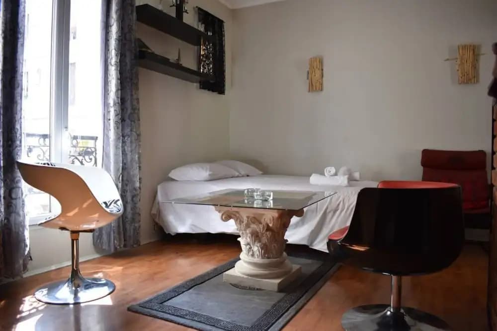 Bright Parisian Studio for 2 - photo 2