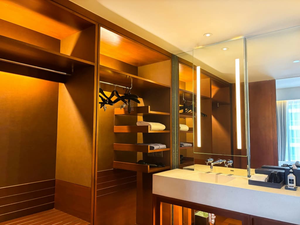 Hansar Bangkok Hotel - photo 33