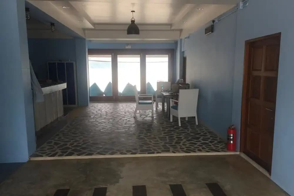 Hunters Hostel & Rooftop Bar - photo 7