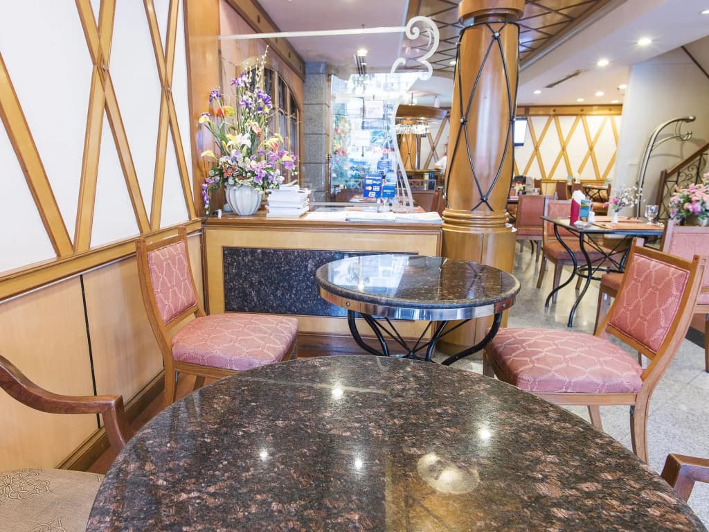 Majestic Suites - photo 15