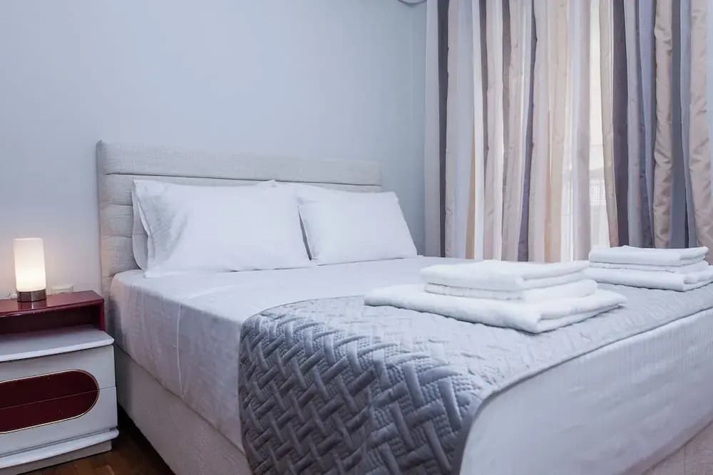 Central 2Bd Apt w Balcony by Monastiraki - photo 2