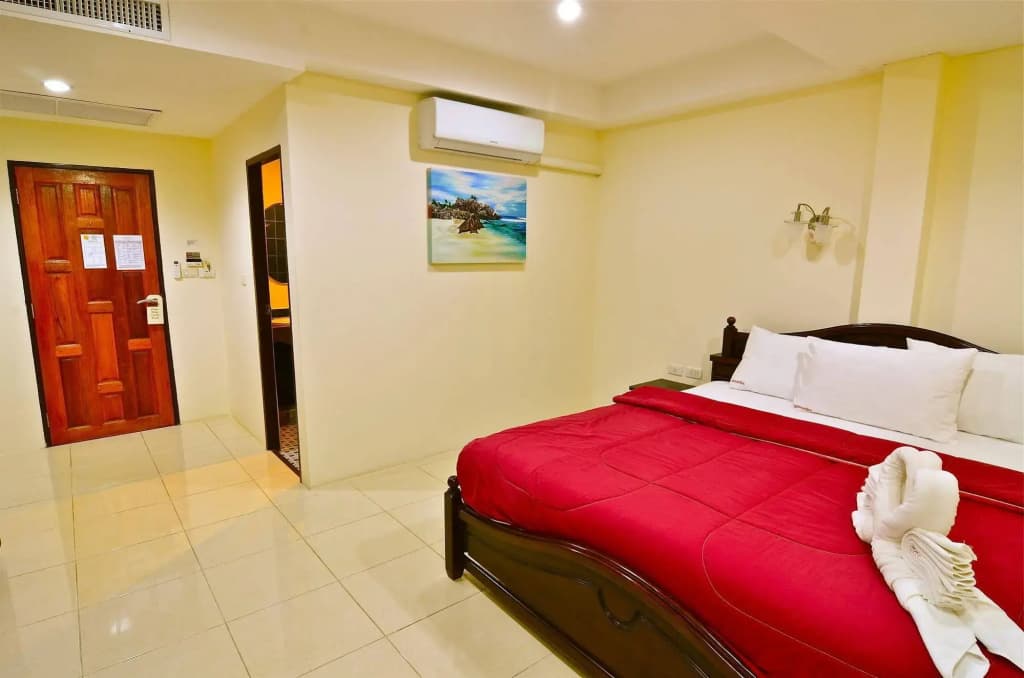 Square One Hotel Patong - photo 5