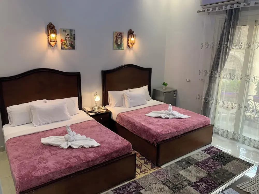 Crown Hotel - photo 3