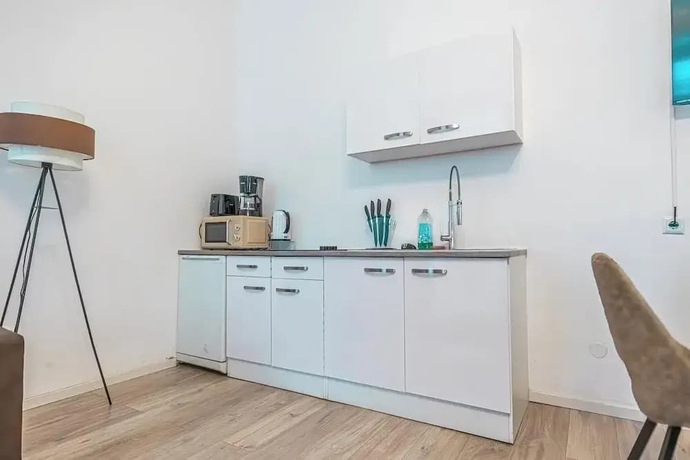 Comfortable 1BR Apartment Long Stays - photo 10