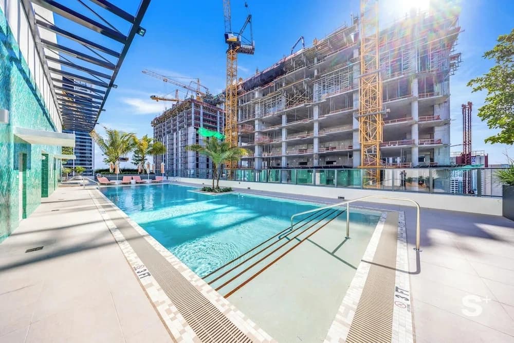 Modern Condo in DTW Miami - Gym & Pool - photo 25