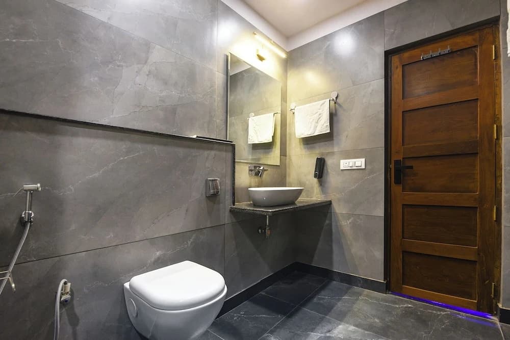Fabhotel Celebrity Inn - photo 9